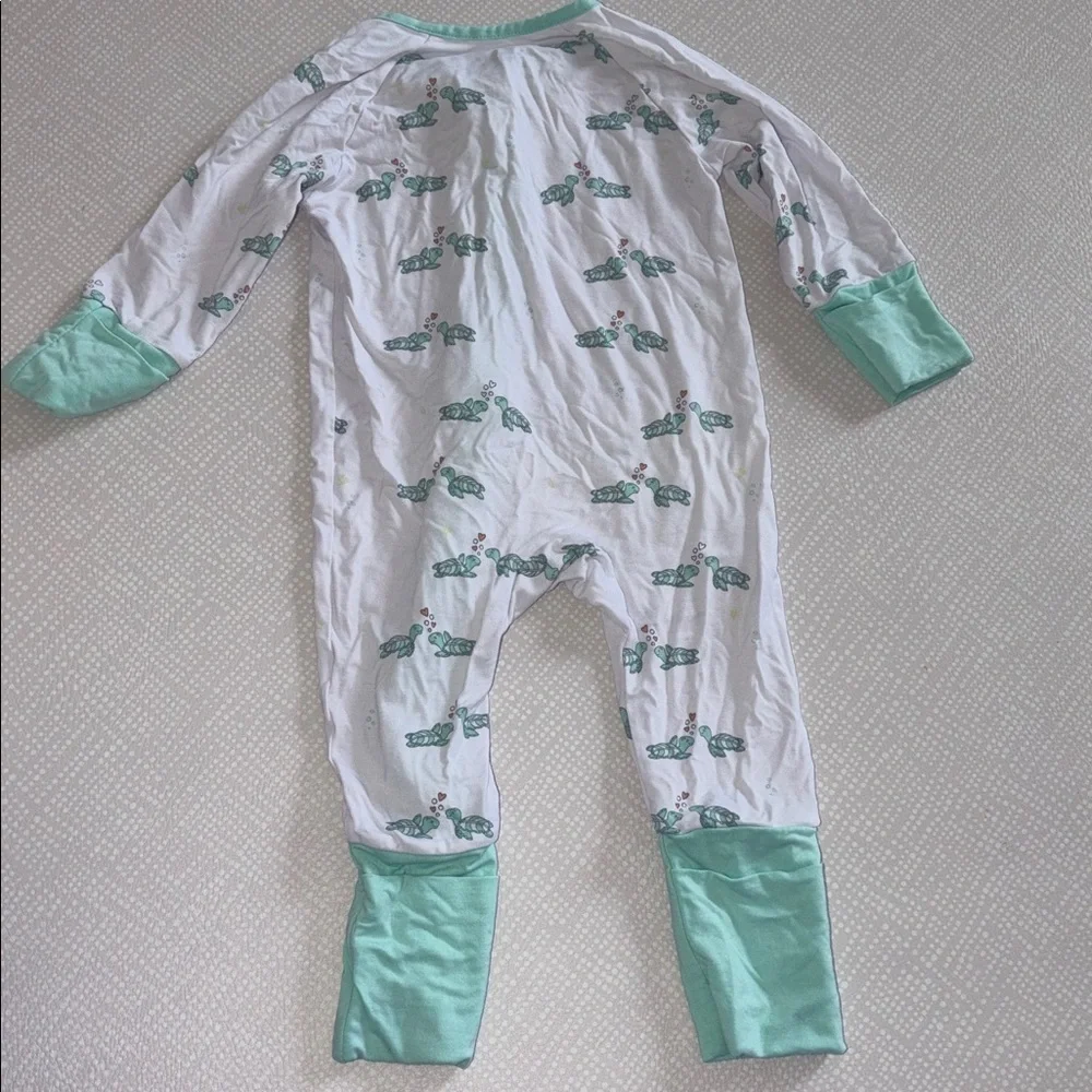 Coco moon Honu Kisses Turtle Print One Piece romper footie 6-9M